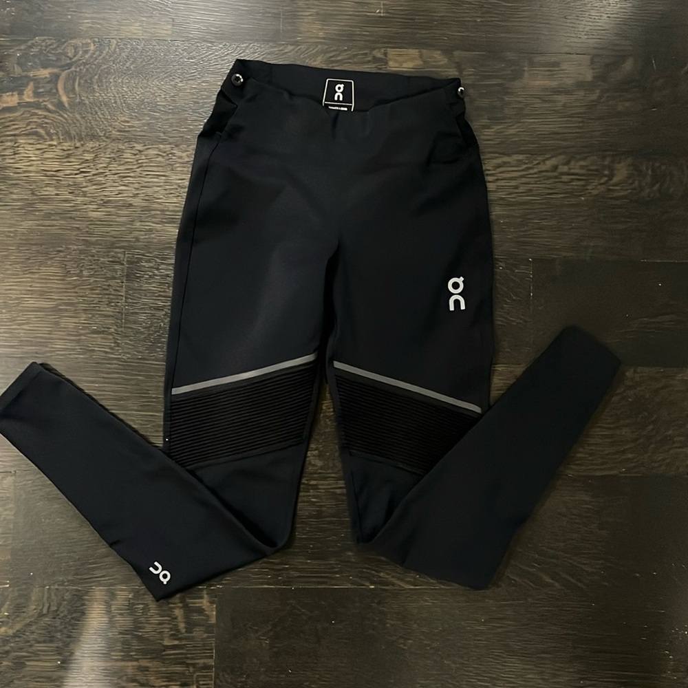 On Running tights. Size XS in black. Like new.